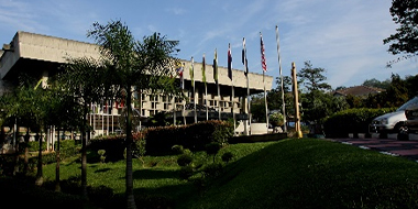 Universiti Malaya (UM)